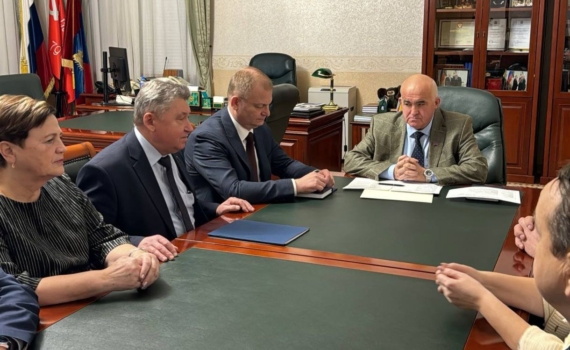 Ситников встретился с депутатами в преддверии Нового года в Костроме