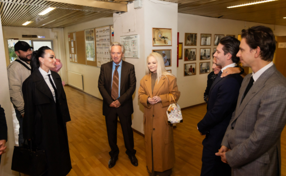 RU.TV и МВД организовали концерт для раненых бойцов в госпитале