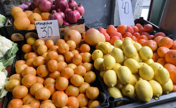 Кулинарный помощник и витаминная бомба: как сохранить лимоны в морозилке 3 способами на целый год